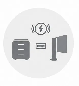 Escritorios de oficina: Figura de una cajonera y un signo de energía color gris oscuro en fondo gris claro. Ícono de una de las características de los materiales y acabados de los escritorios de oficina: accesorios.